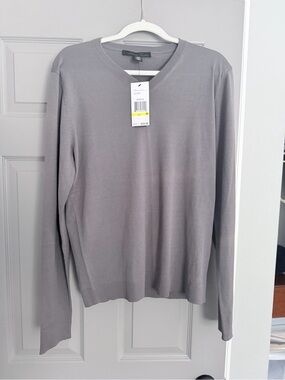 NWT’s Kenneth Cole Classic Men's V-Neck Sweater, Gray, Size Medium